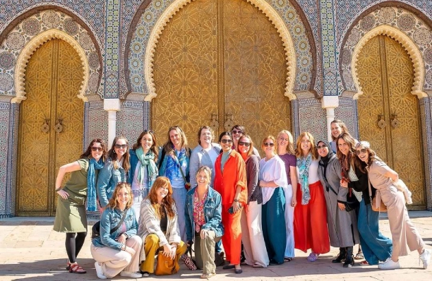 A tourist walking through the narrow, bustling labyrinthine streets of the medieval Fes Medina during a Morocco itinerary 7 days